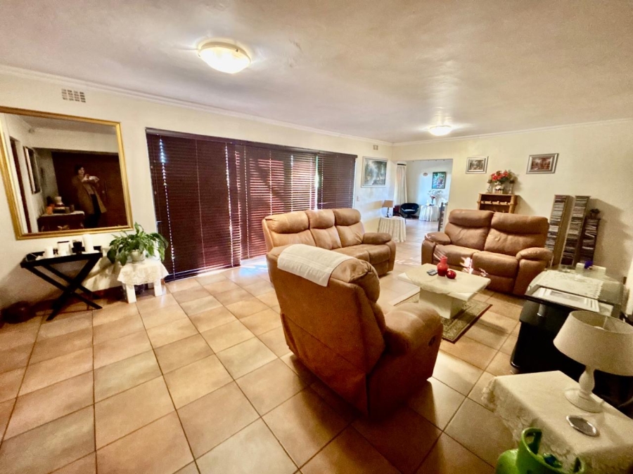 3 Bedroom Property for Sale in Eikenbosch Western Cape